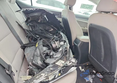 2019 Hyundai Elantra Se z USA, uszkodzony, nr VIN 5NPD74LF3KH424864